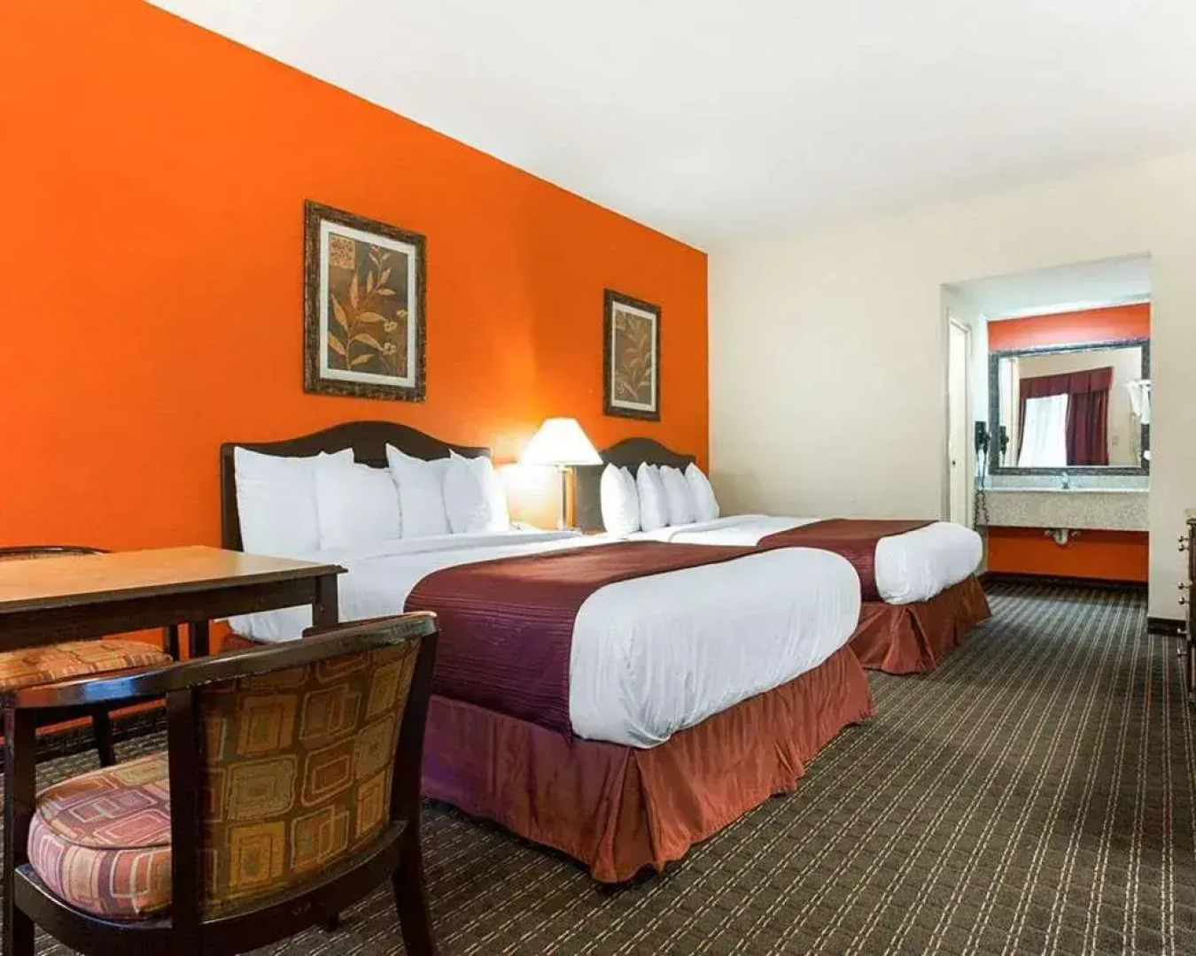 Quality Inn & Suites At Six Flags