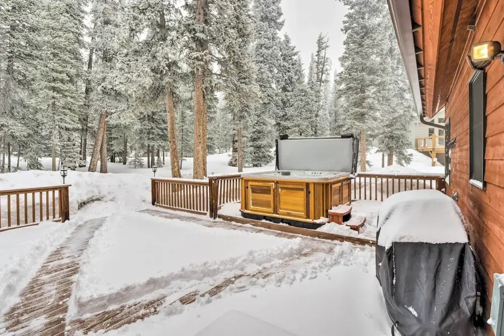 12 Mi to Breckenridge Ski Resort: Cabin w/ Hot Tub