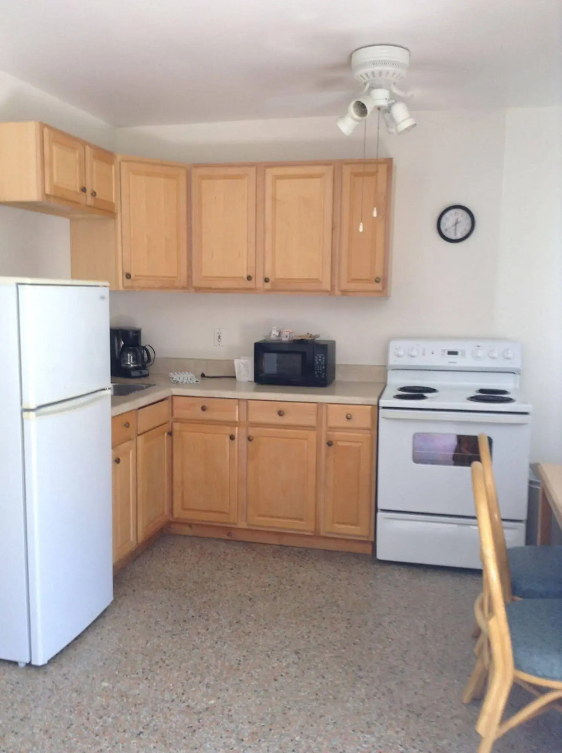 Dockside Inn & Resort