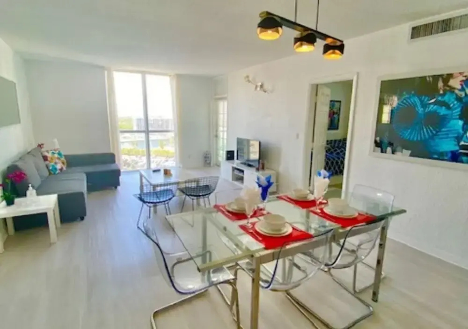 The Tides on Hollywood