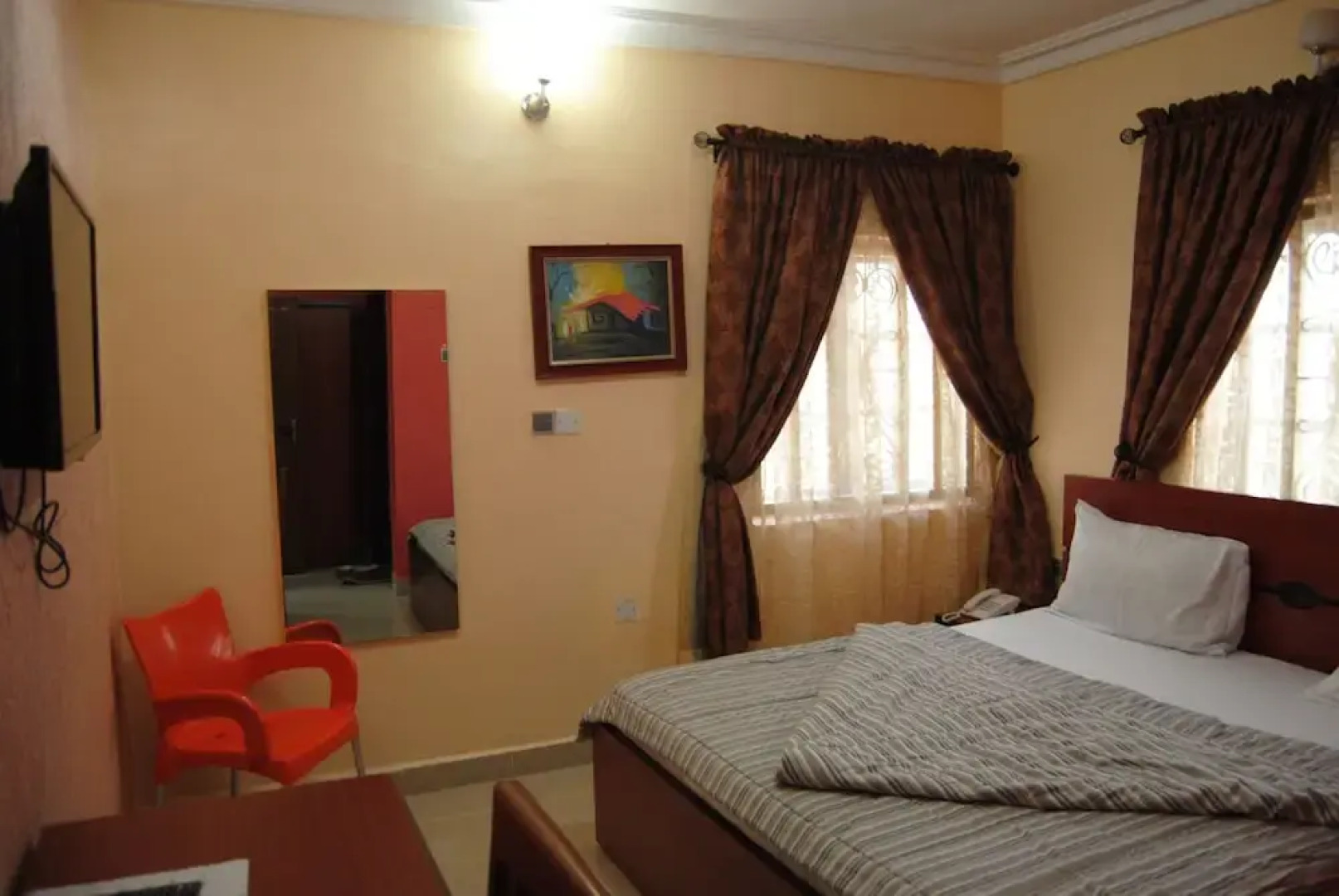 De Royal Legacy Hotel and Suites