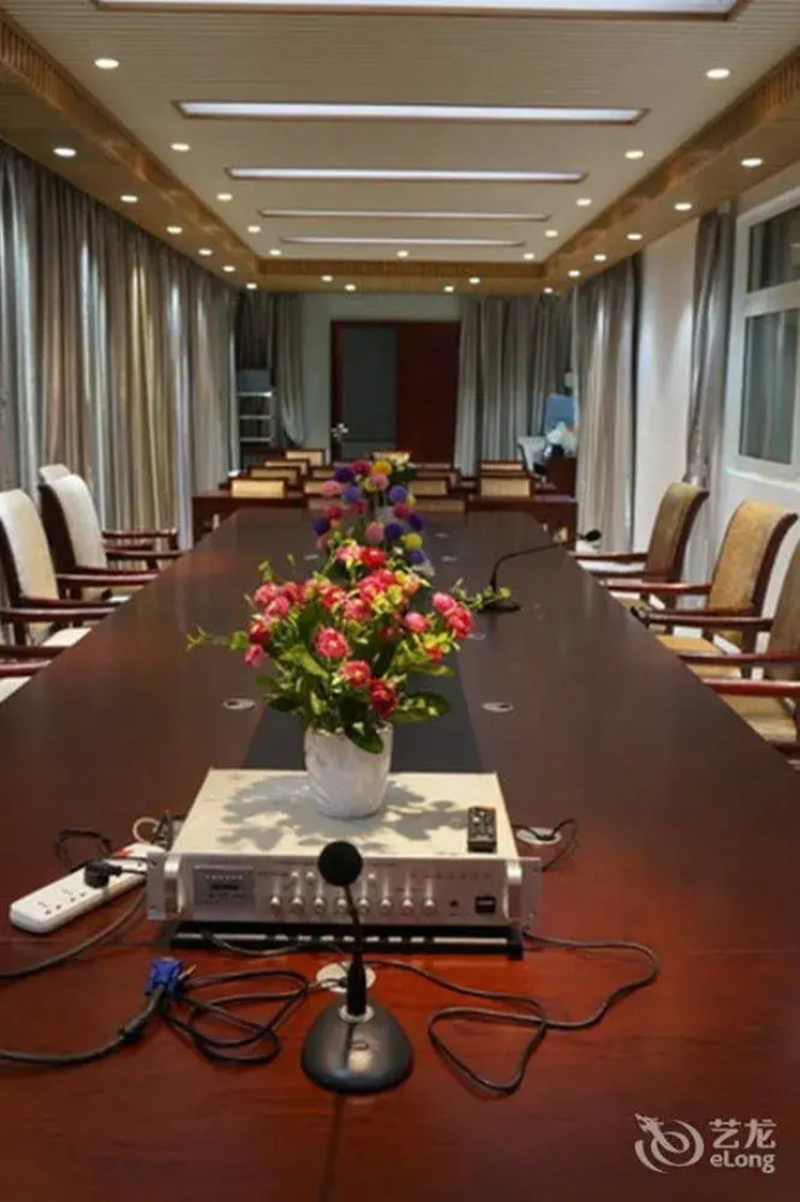 Sunshine Holiday Hotel