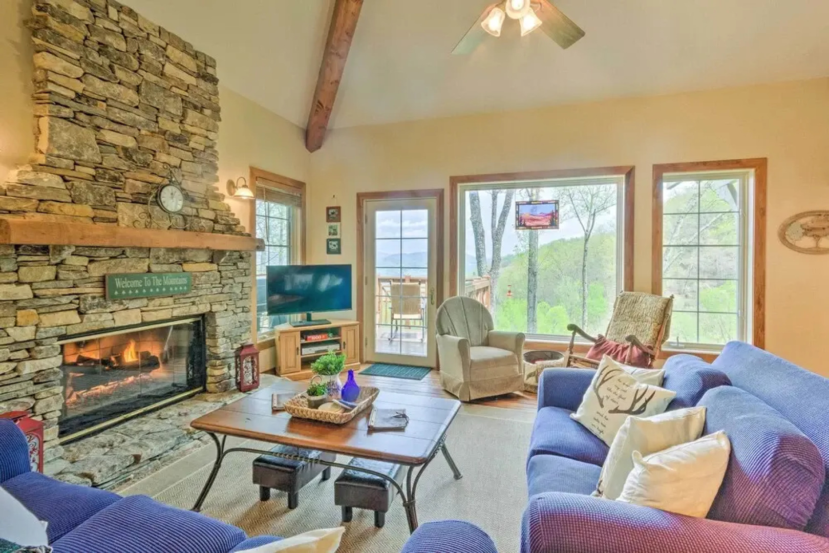 Pets Welcome: Quaint Blue Ridge Mountain Getaway!