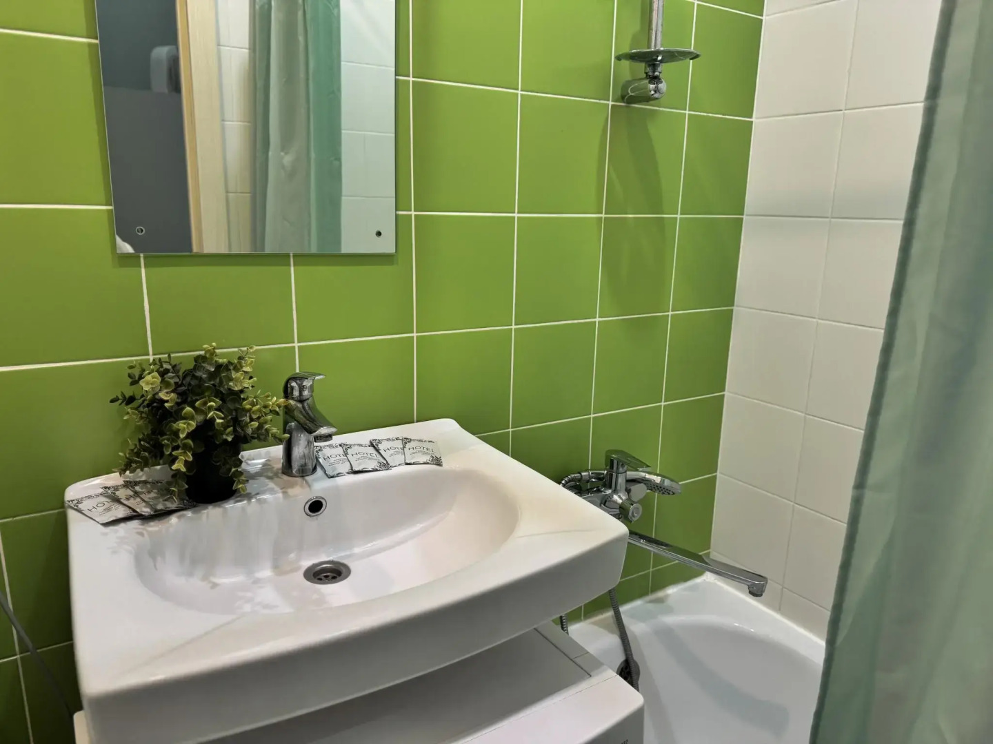 Диван и Чемодан на ул. Коммунистическая, 26