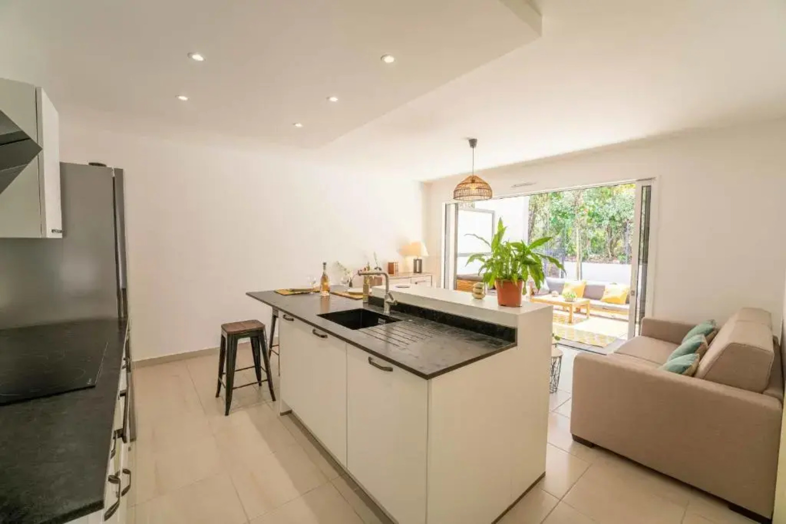 Les Lecques - Superb new standing T3 with garden swimming pool & parking