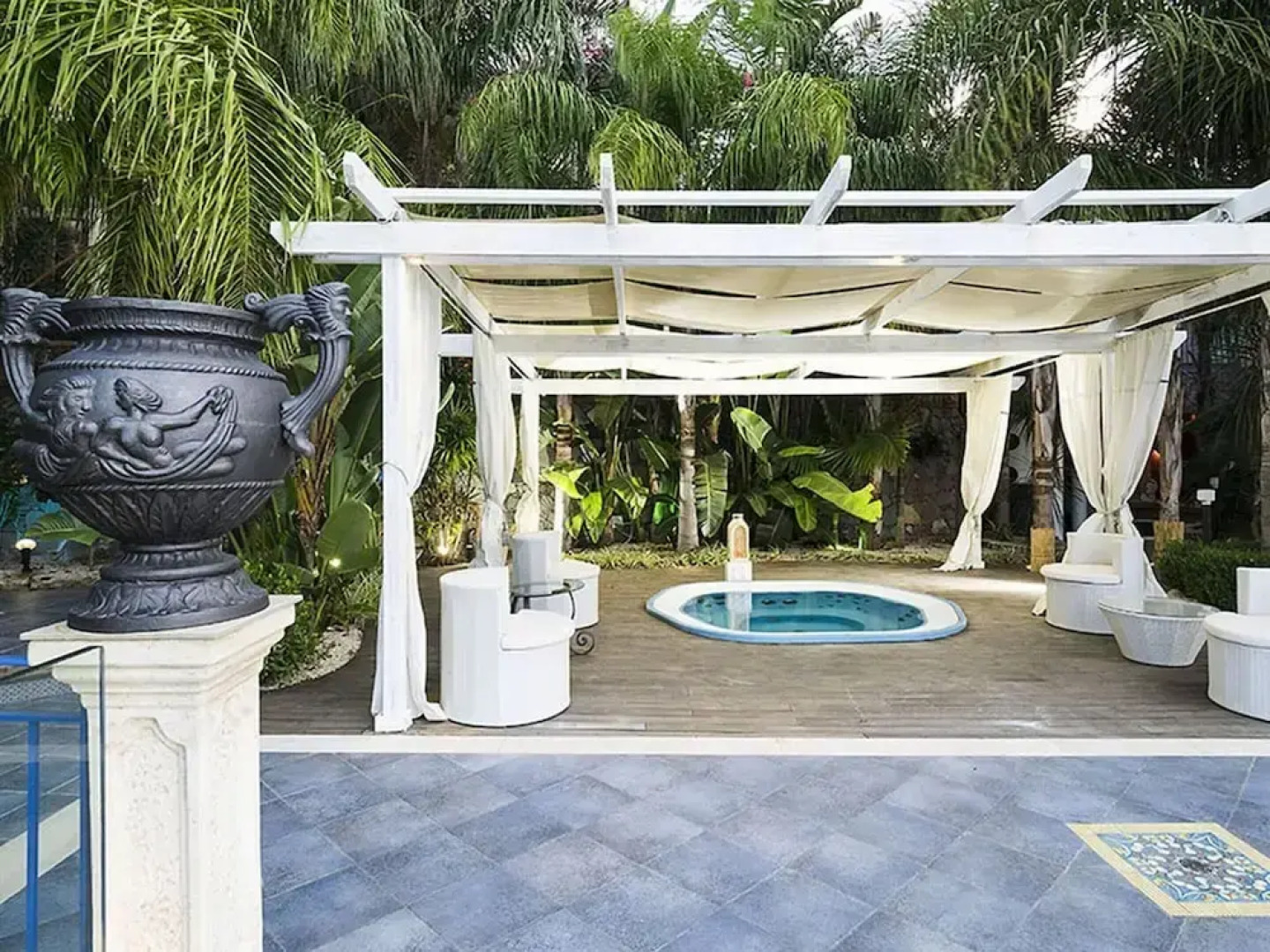 Exclusive Villa With Panoramic Swimming Pool and Hot Tub, Near the Sea