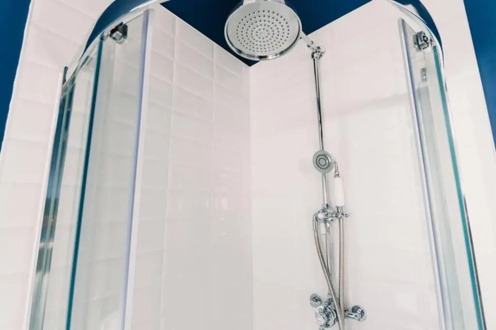 Stewart Apartment - A unique Apartment in countryside park with WIFI and access to bar and pool