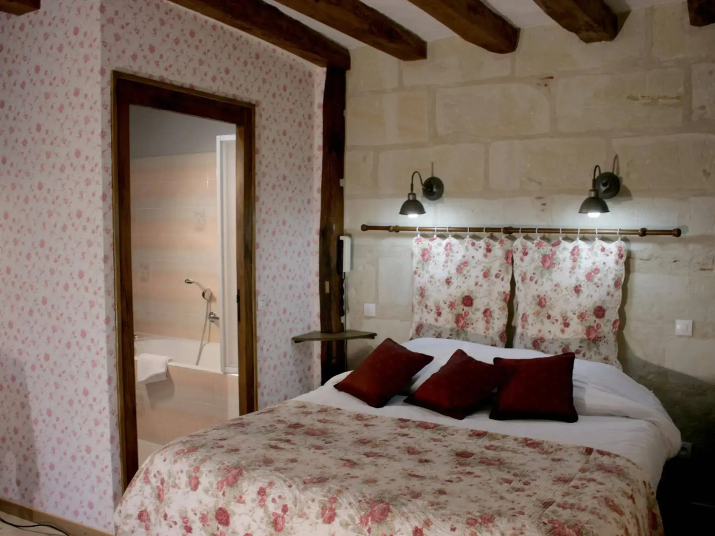 Logis Auberge Le Colombien - Hôtel Restaurant