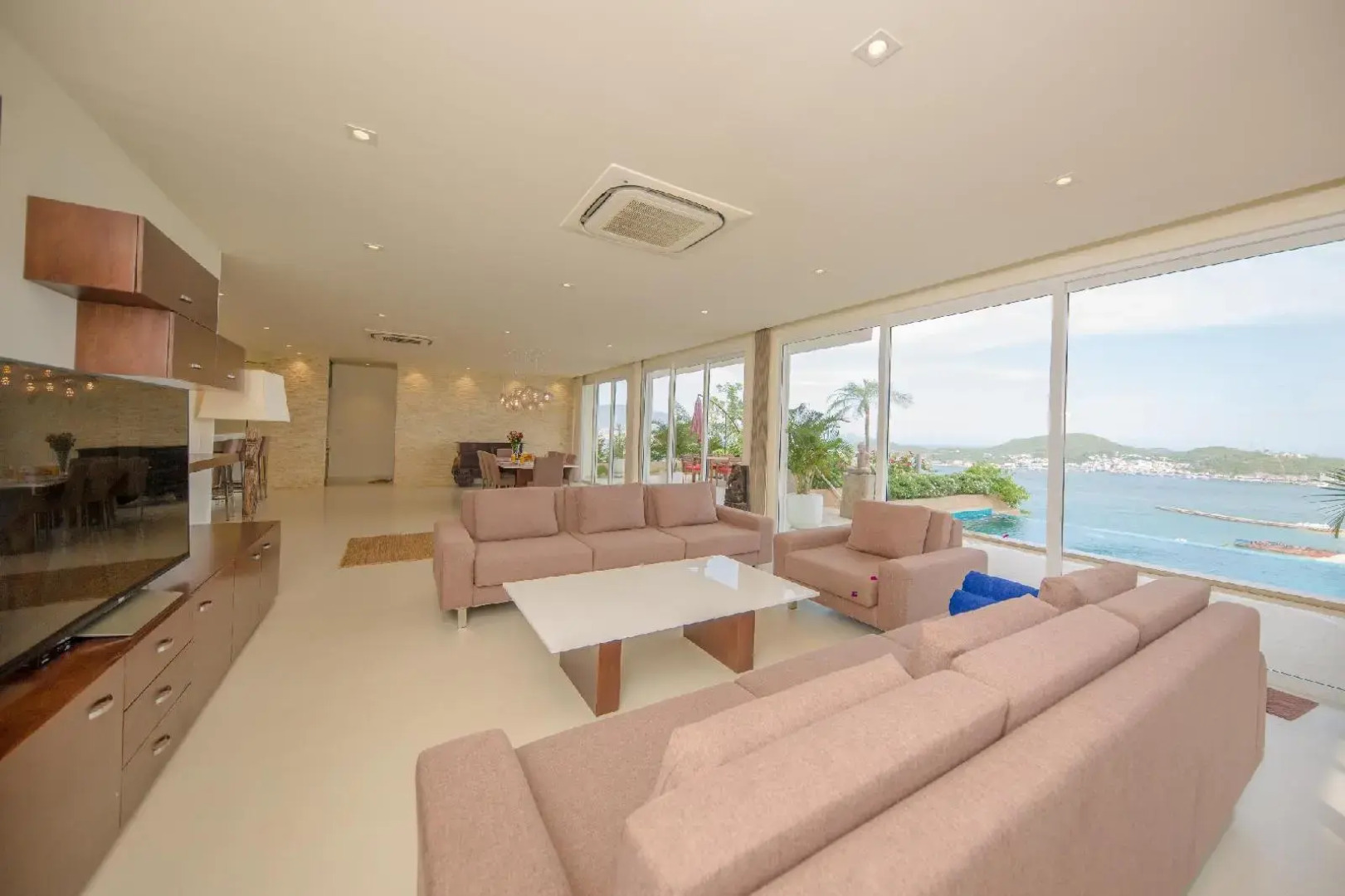 Acqua Villa Nha Trang