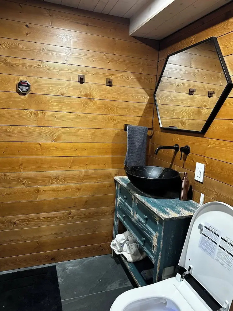 Beamsville Rustic Modern Suites