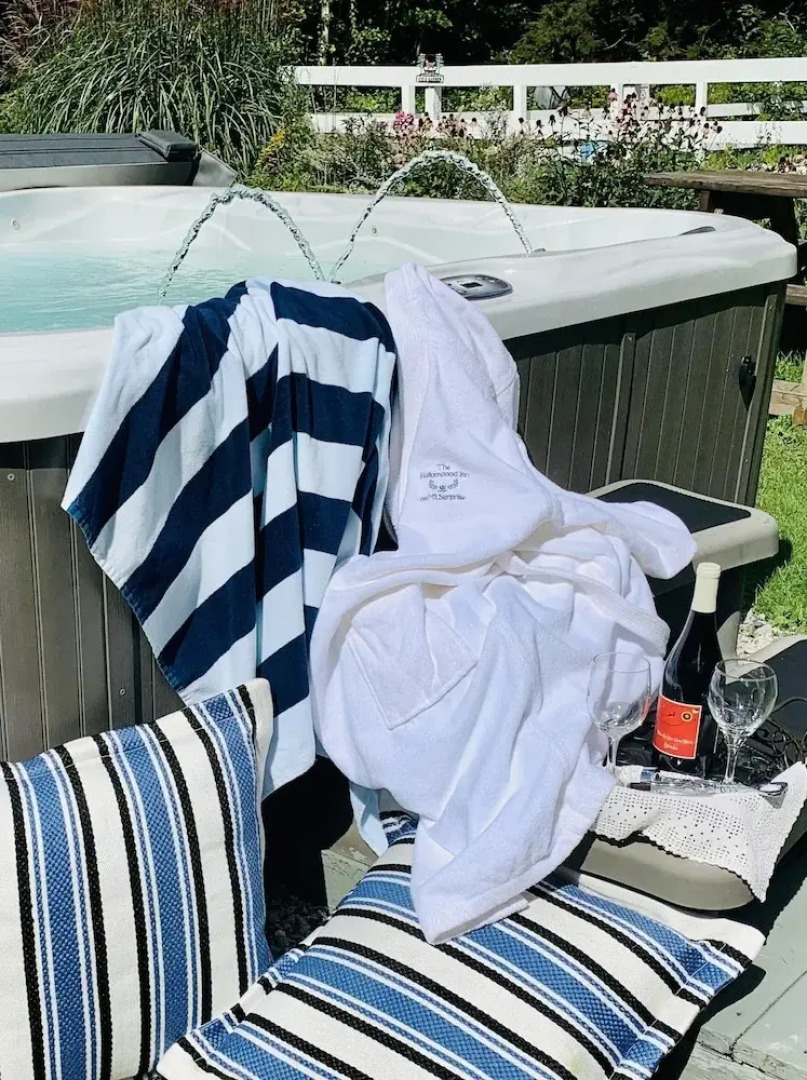 The Buttonwood Inn on Mt. Surprise