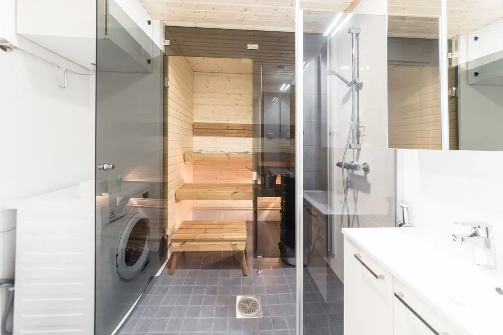 SSA Spot spacy 2-room apt ID 5003B1