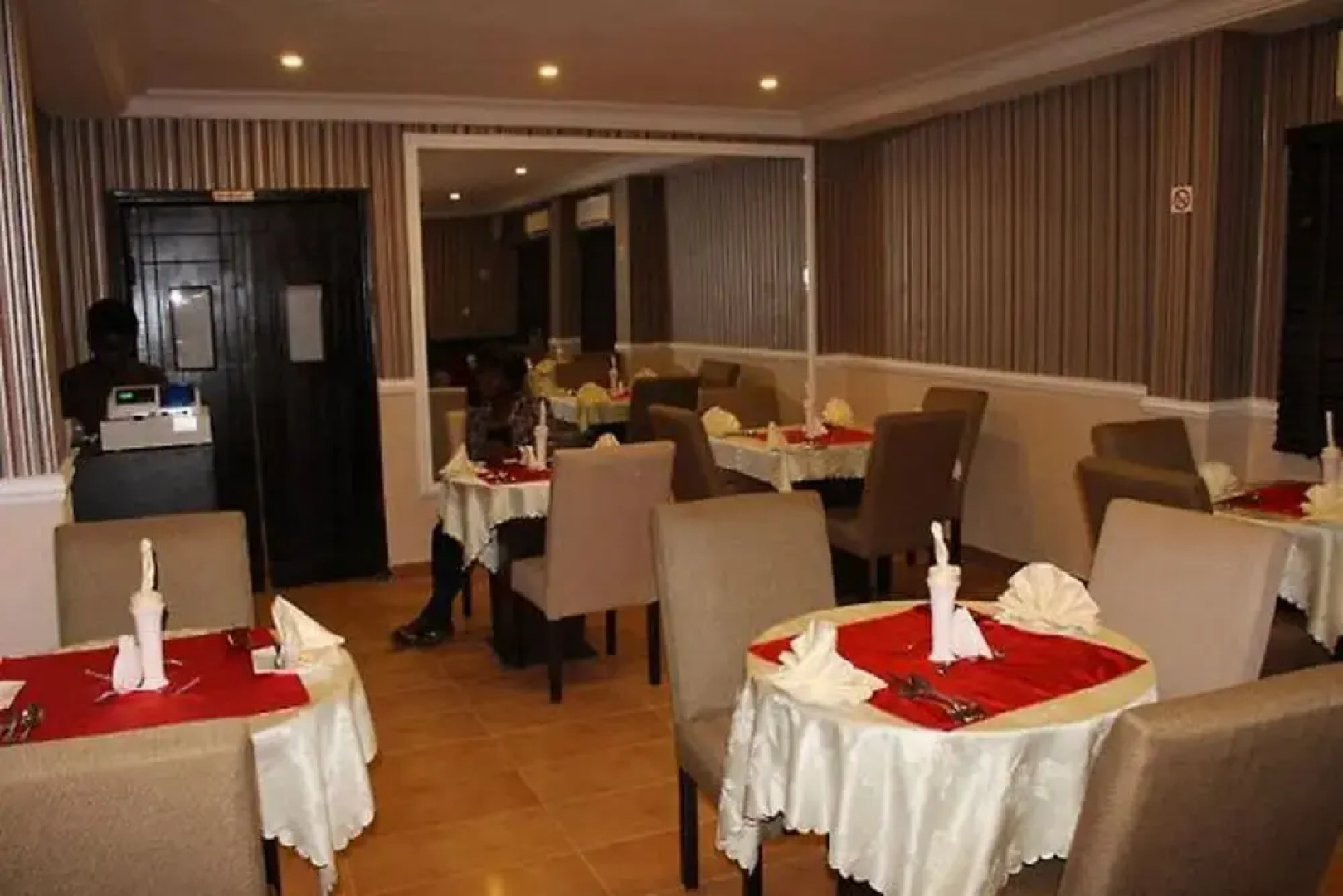 De Brass Suites Hotel