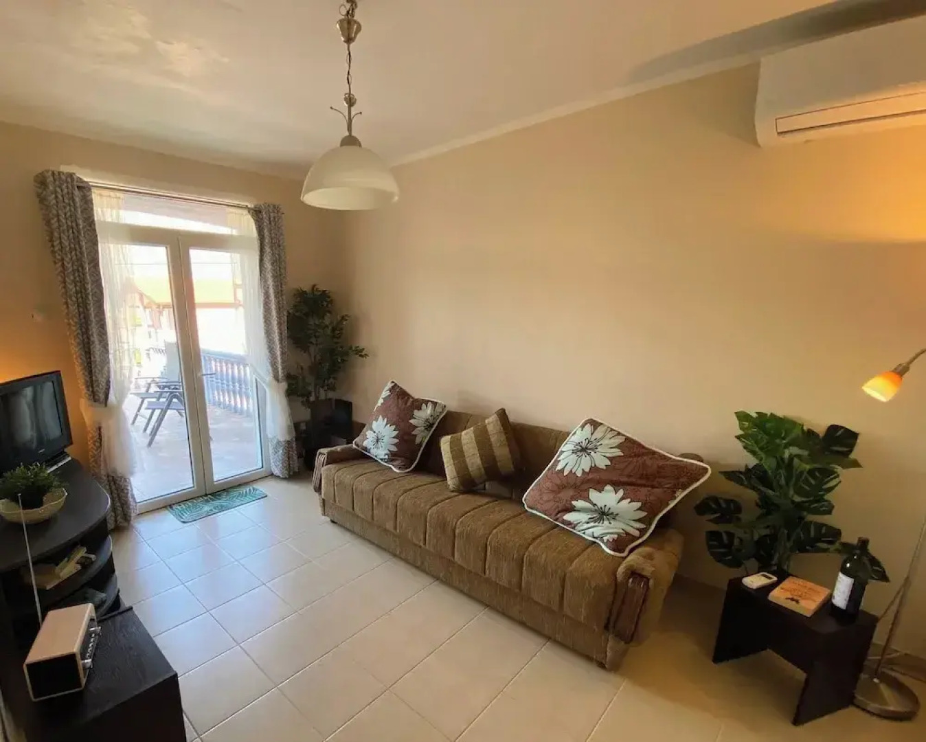 Captivating and Spacious 2-bed House in Vranovici