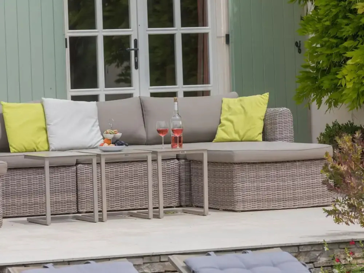 Stunning Villa With Heated Private Swimming Pool in Peaceful Location