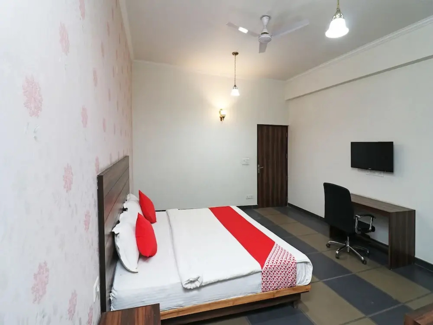 OYO 2484 Hotel Silver Star