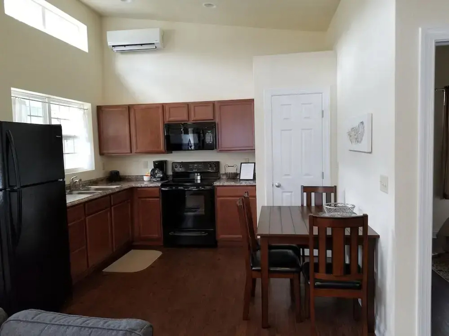 Sunset Cottages and Motel