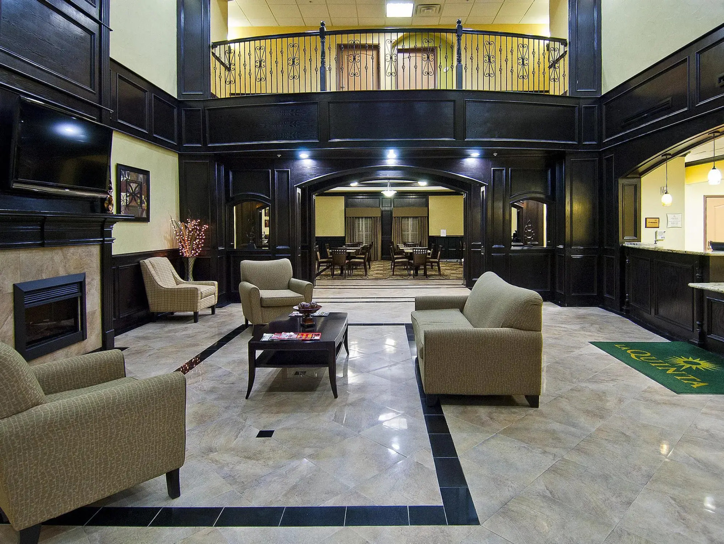 La Quinta Inn & Suites by Wyndham DFW Airport West - Bedford