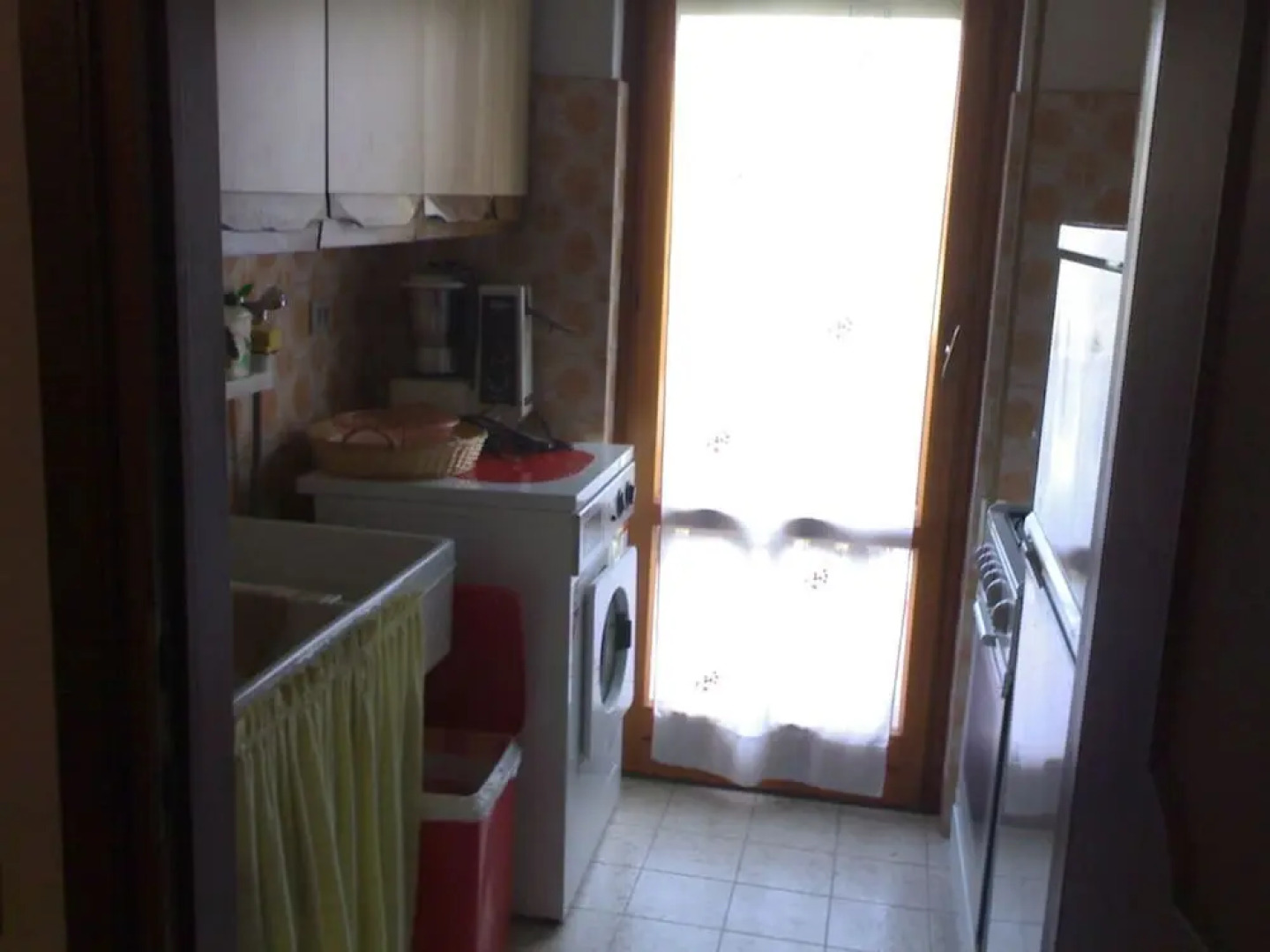 6guests-skiing-mountainviews-fireplace-freeparking