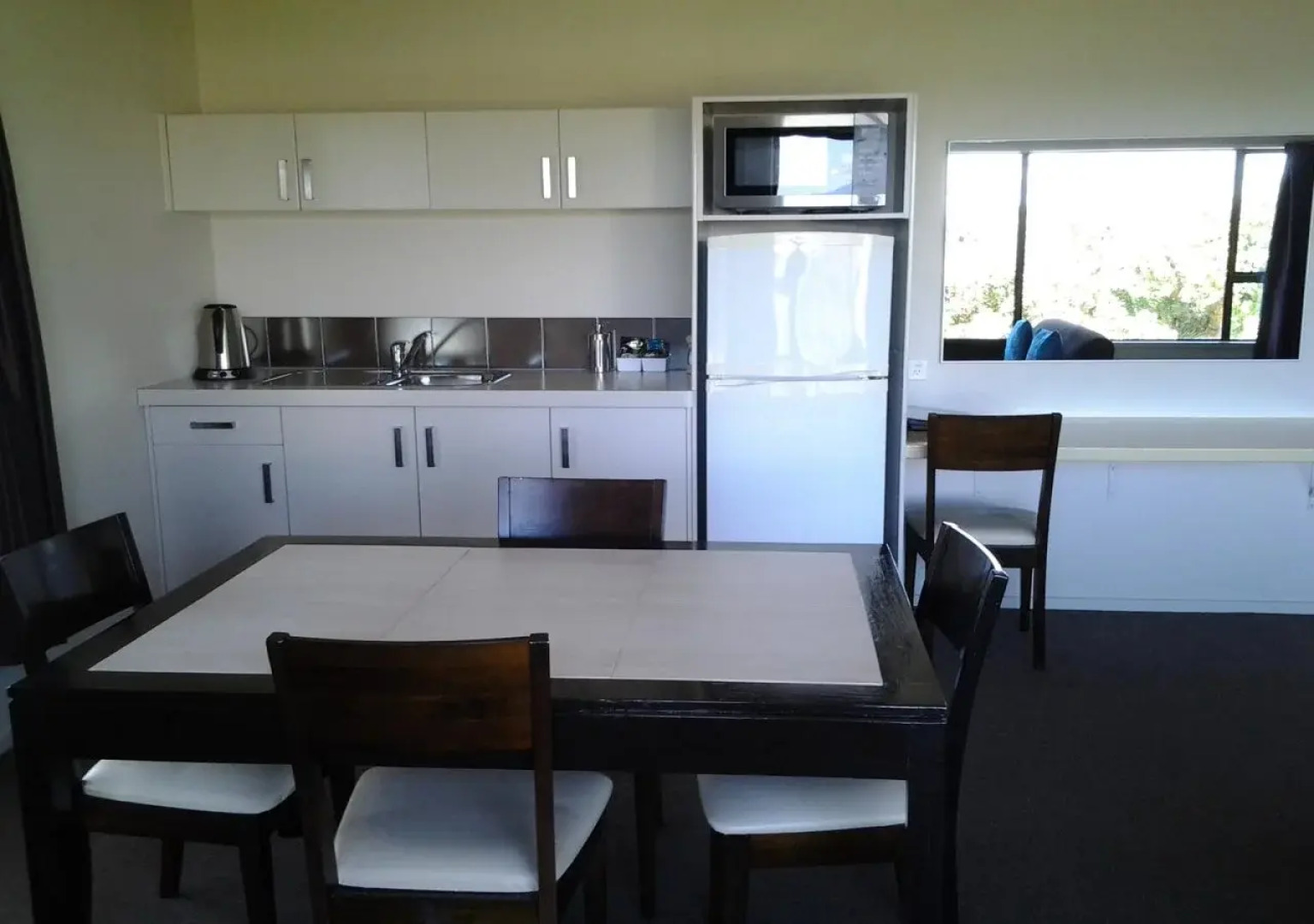 Alpine Lake Motor Lodge