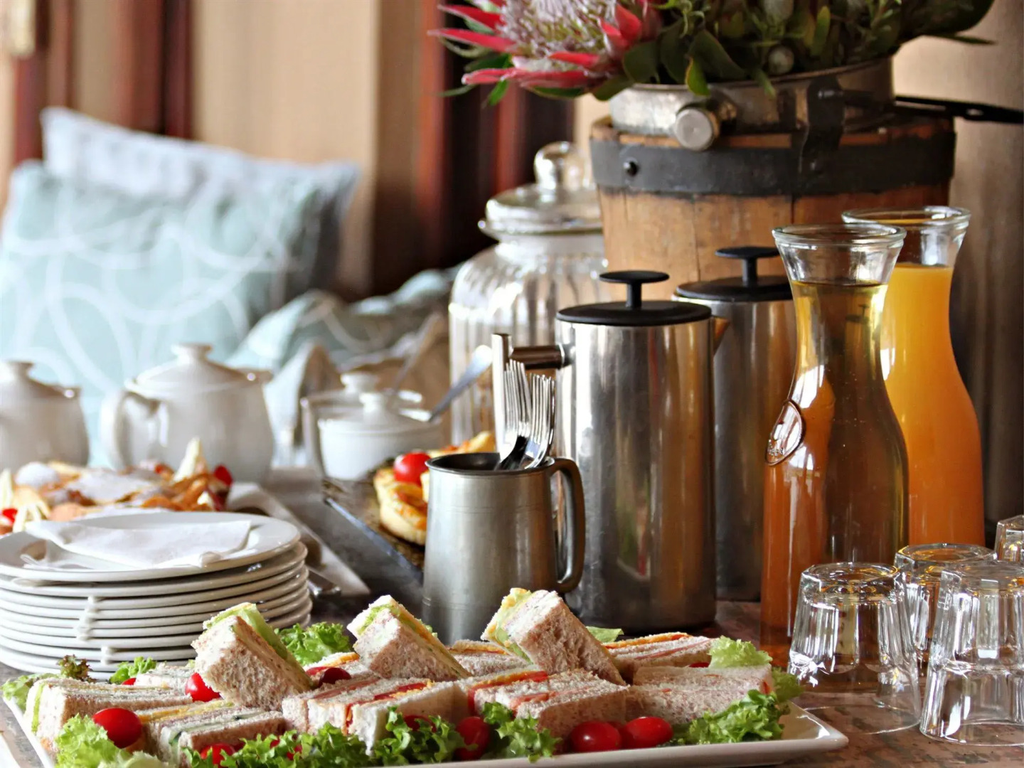 Hlosi Game Lodge - Amakhala Game Reserve