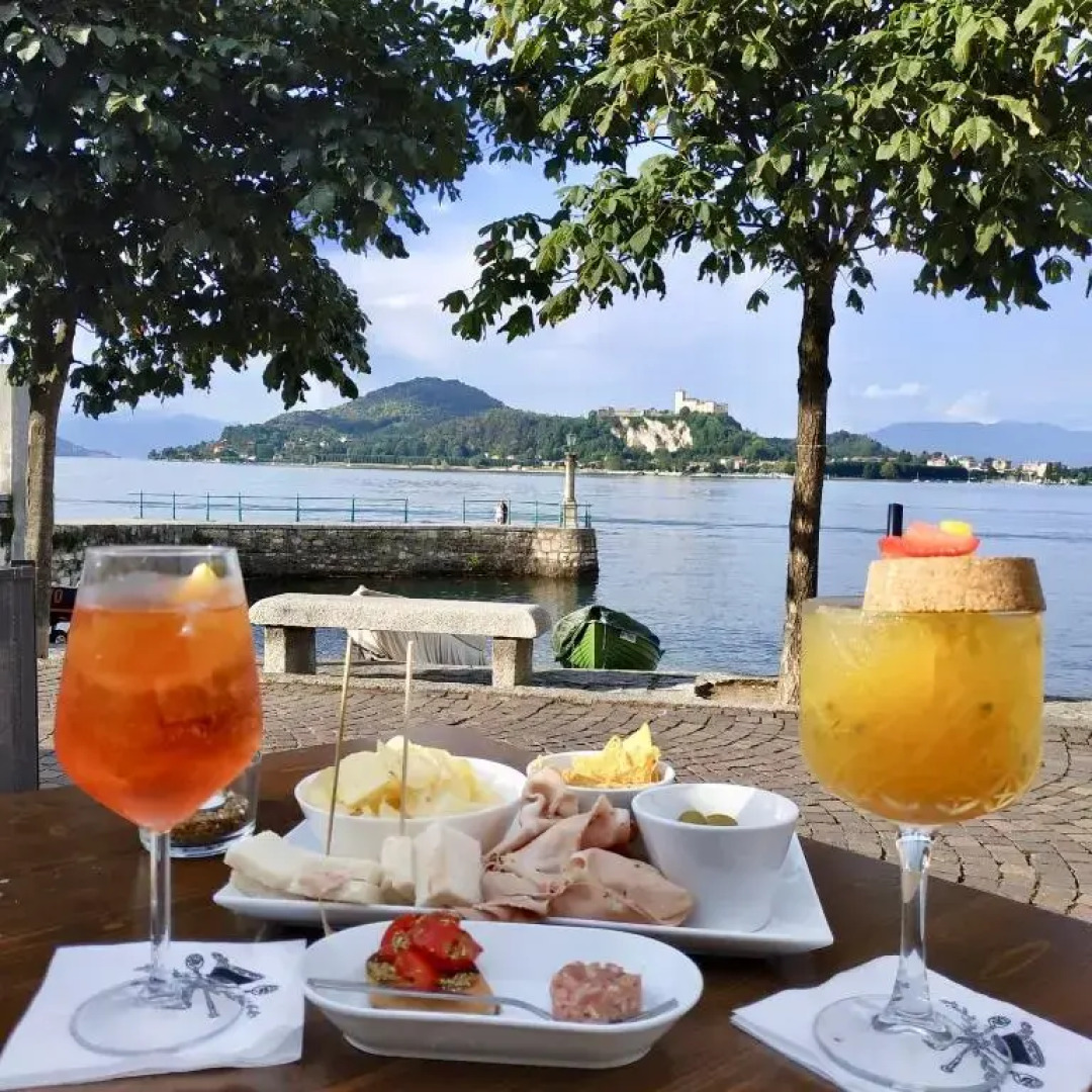 THE SECRET GARDEN ARONA VILLA in Piazza del Popolo 16 Historical Center