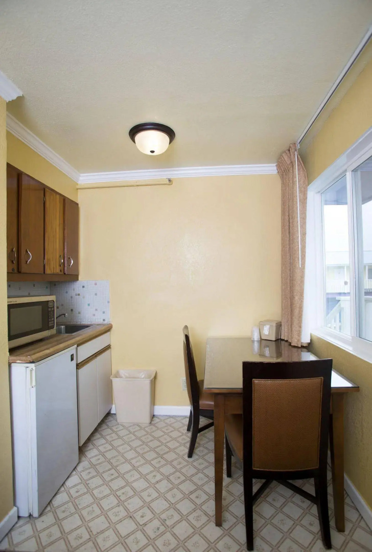 The Royal Victorian Motel