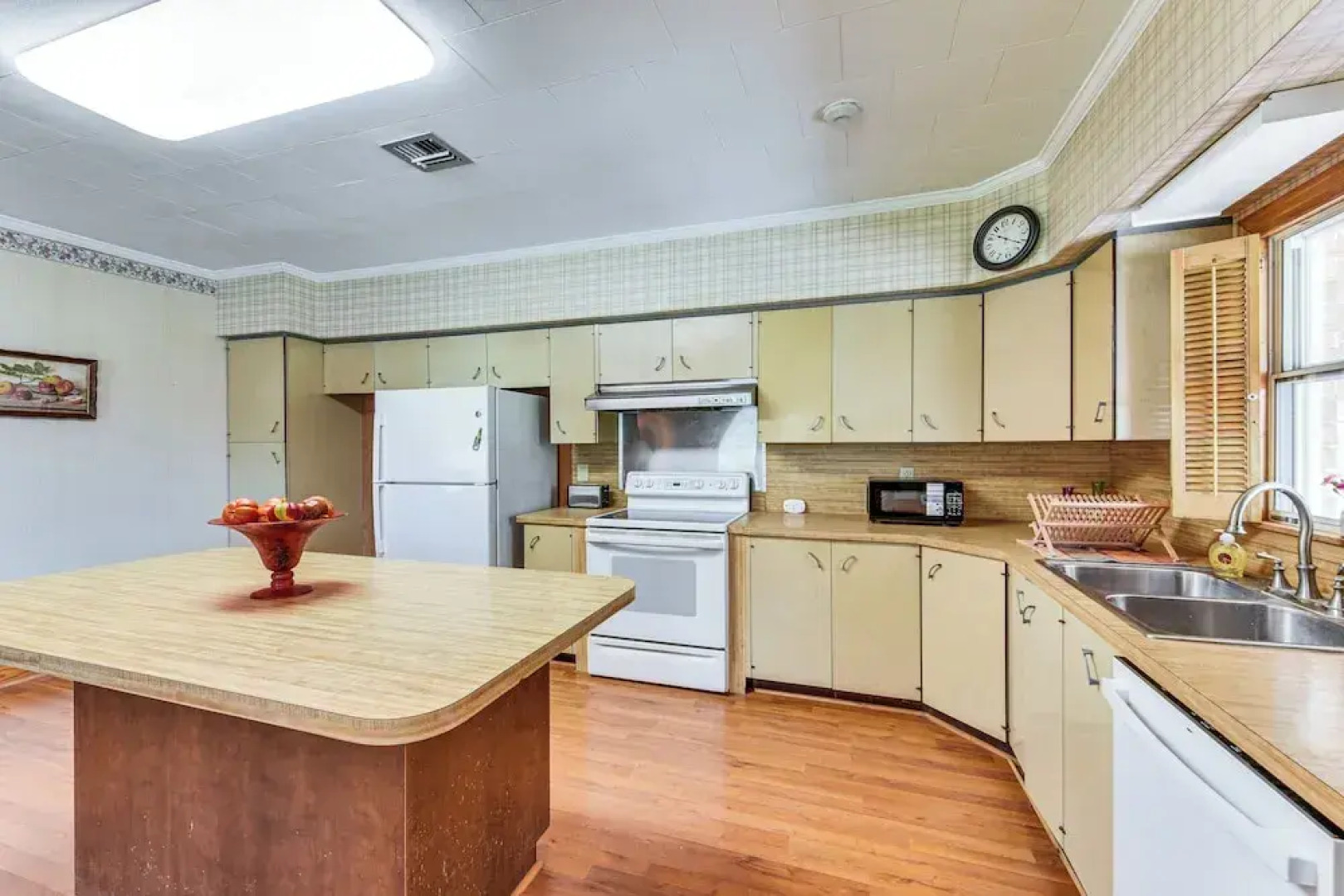 8 Mi to Lafayette: Dog-friendly Home w/ Large Yard