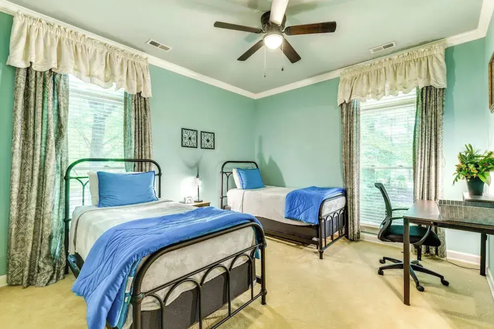 Sherrills Ford Escape w/ Hot Tub, Deck & Yard