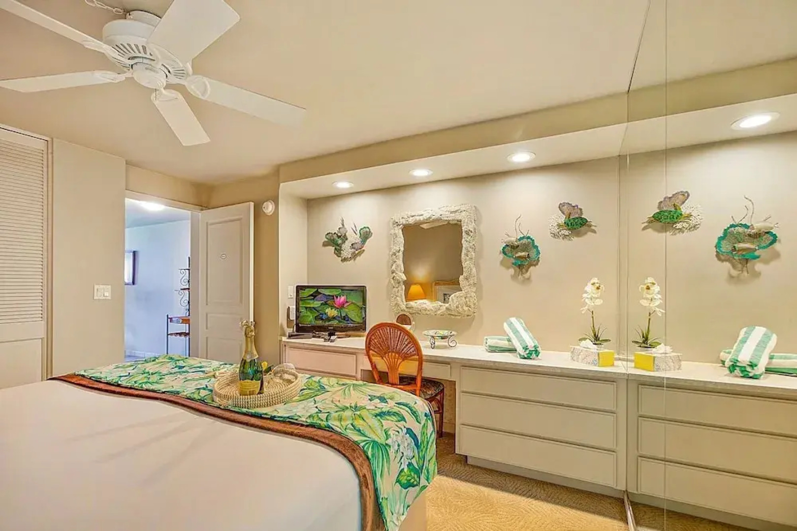 Kaleialoha #207 1 Bedroom 1 Bathroom Condo by Redawning