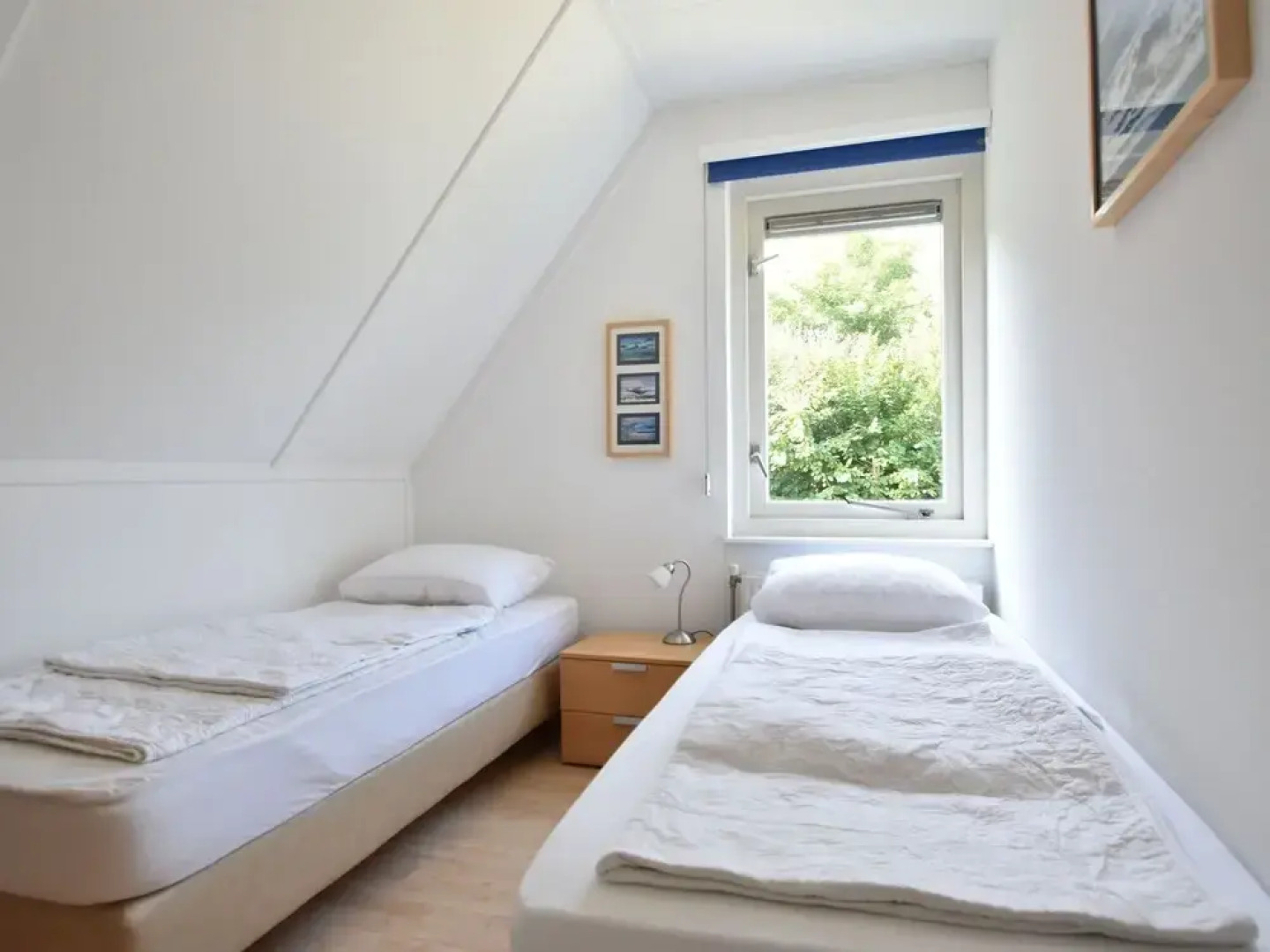 Attractive Holiday Home in Zonnemaire by the Lake