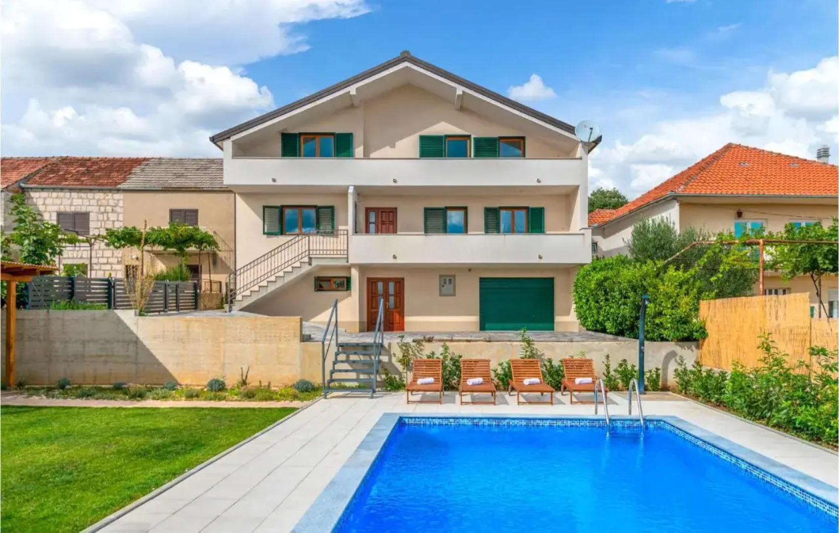 Three-Bedroom Holiday Home in Imotski