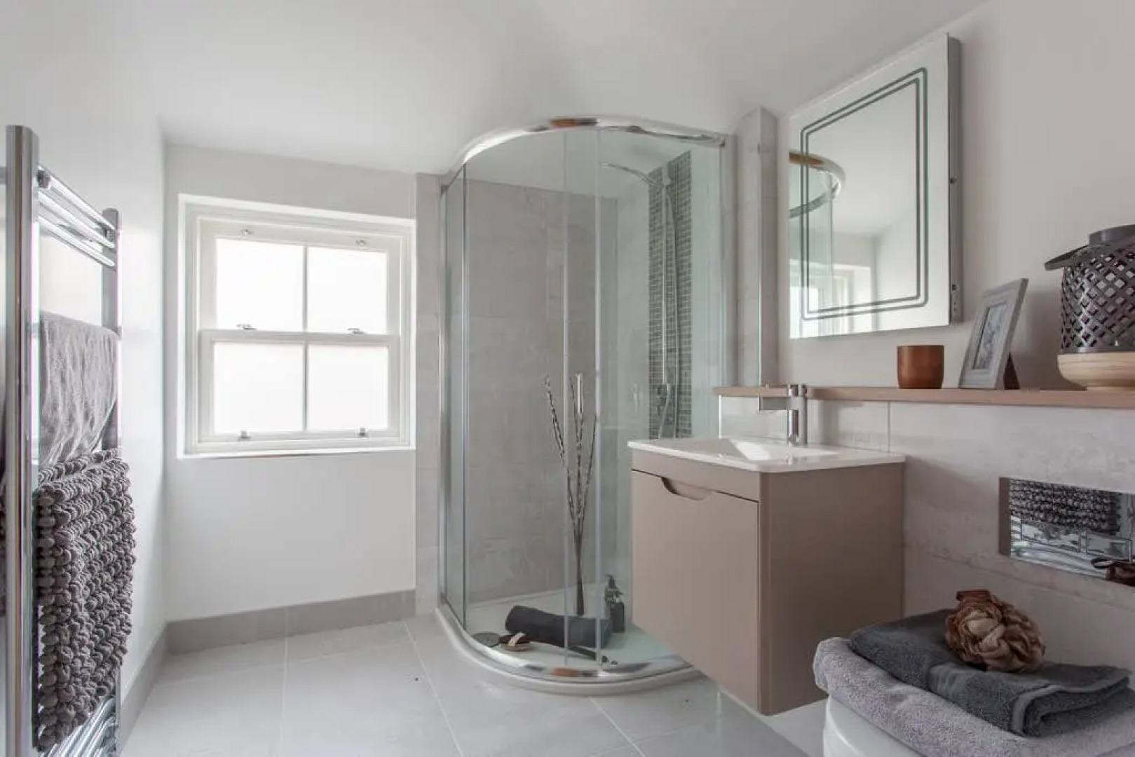 Chic & Luxurious Townhouse - Central Marlow