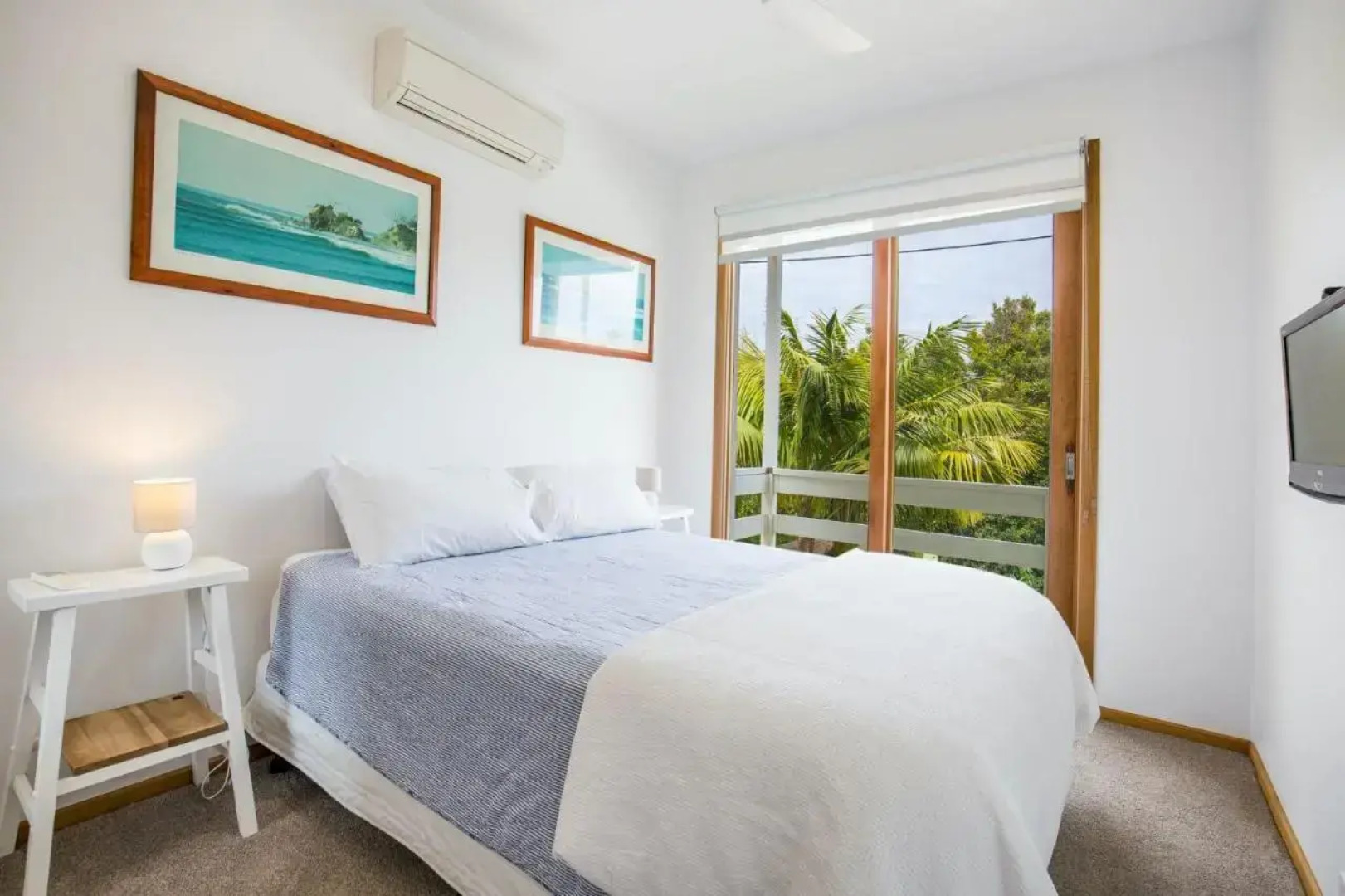 Maldas Retreat Pet Friendly Absolute Beachfront with Spa