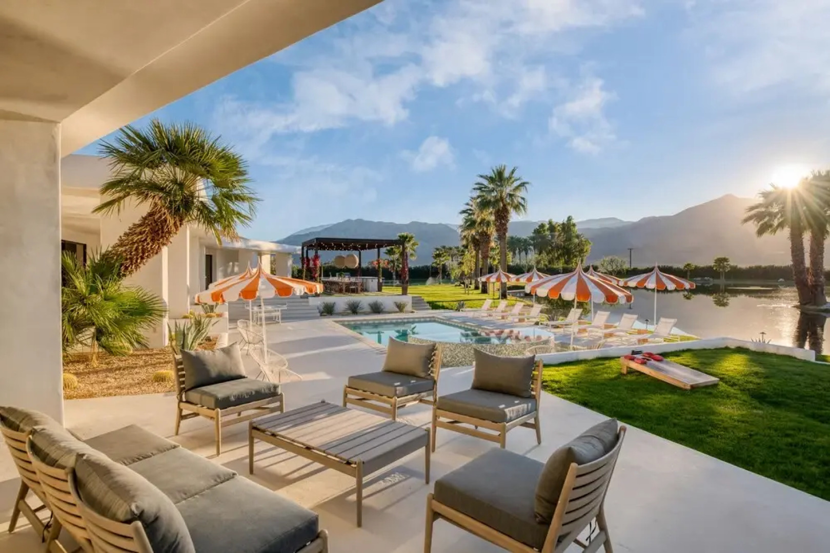 Buena Vista by Avantstay Massive Outdoor Oasis w Pool Spa Firepit