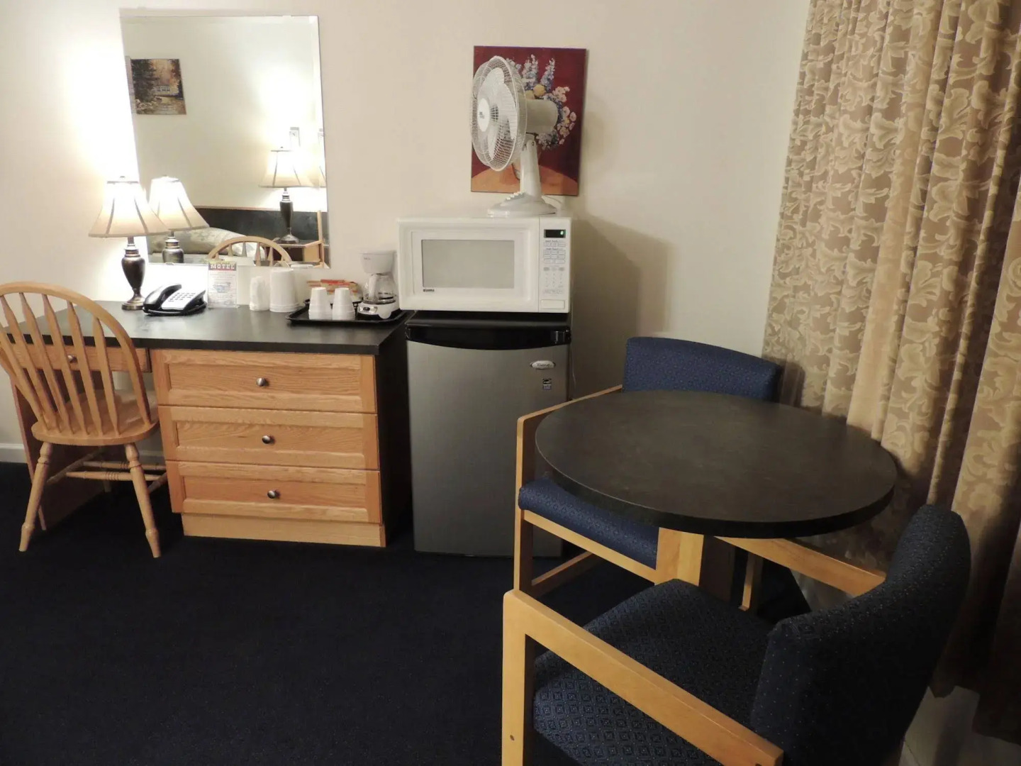 100 Mile Motel & RV Park