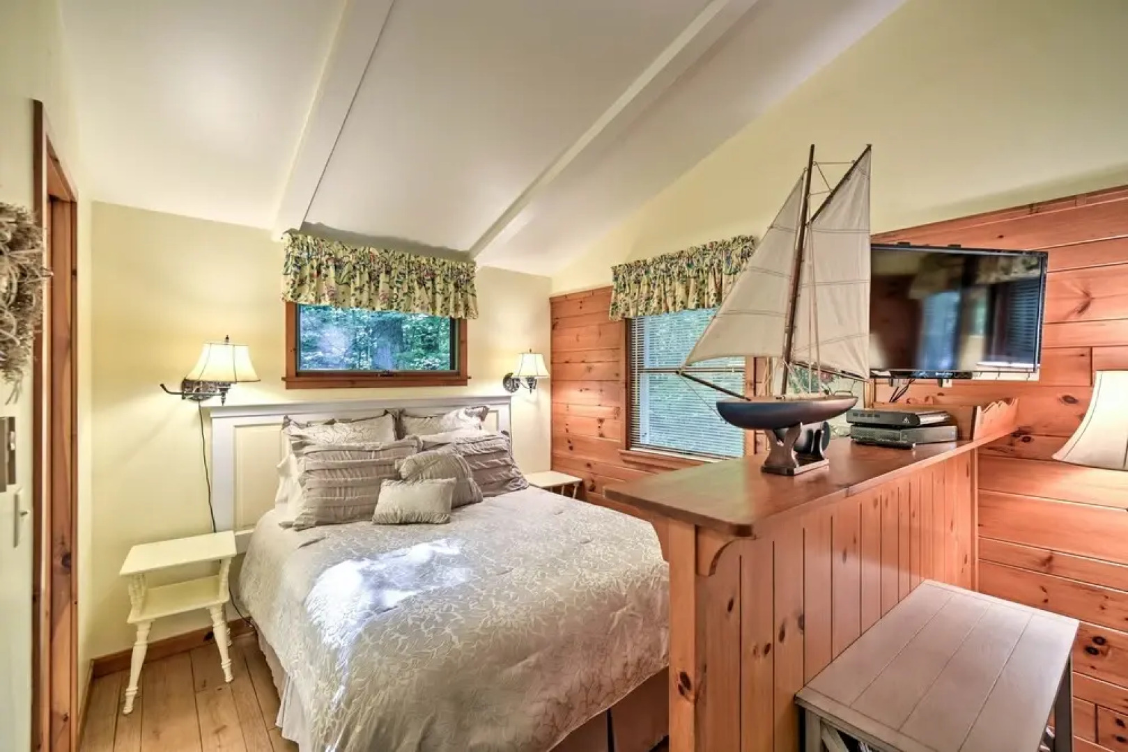 'pine Cottage' Duplex w/ Deck: Walk to State Park!