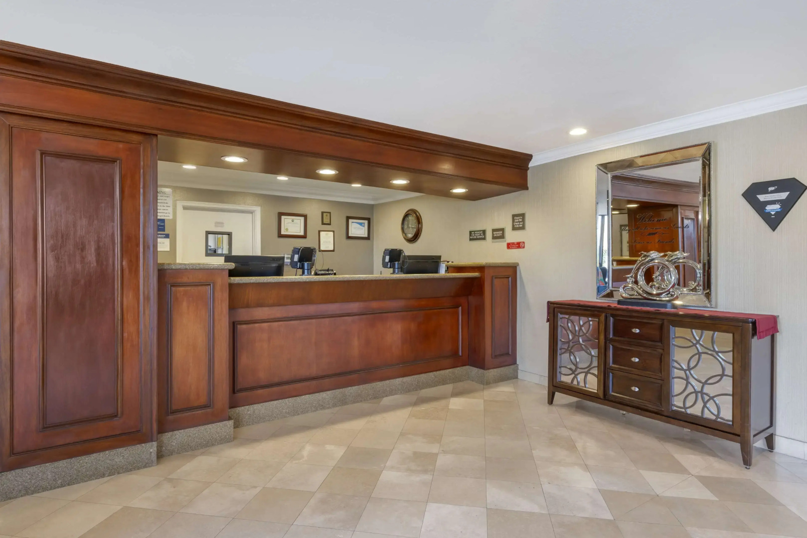 Best Western Plus Marina Shores Hotel