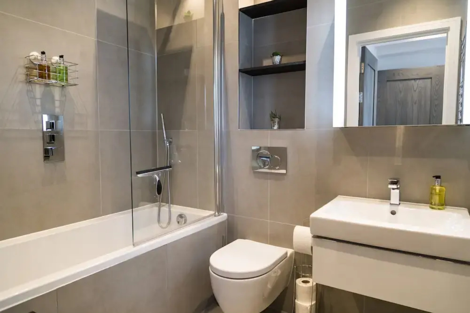 Brickfield Court Serviced Apartment by Ferndale