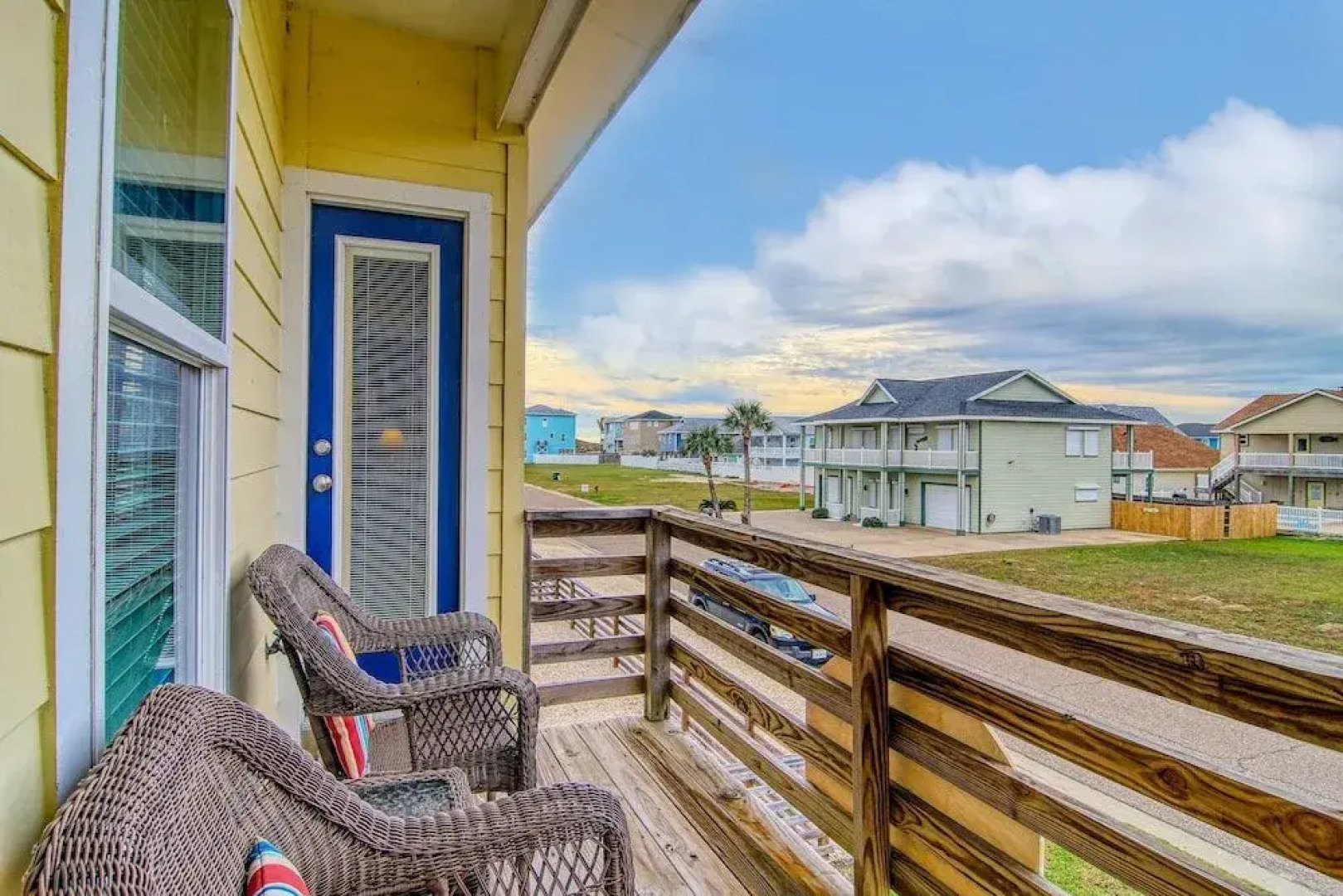 Beach Buzz 4 Bedrooms 3 Bathrooms Home