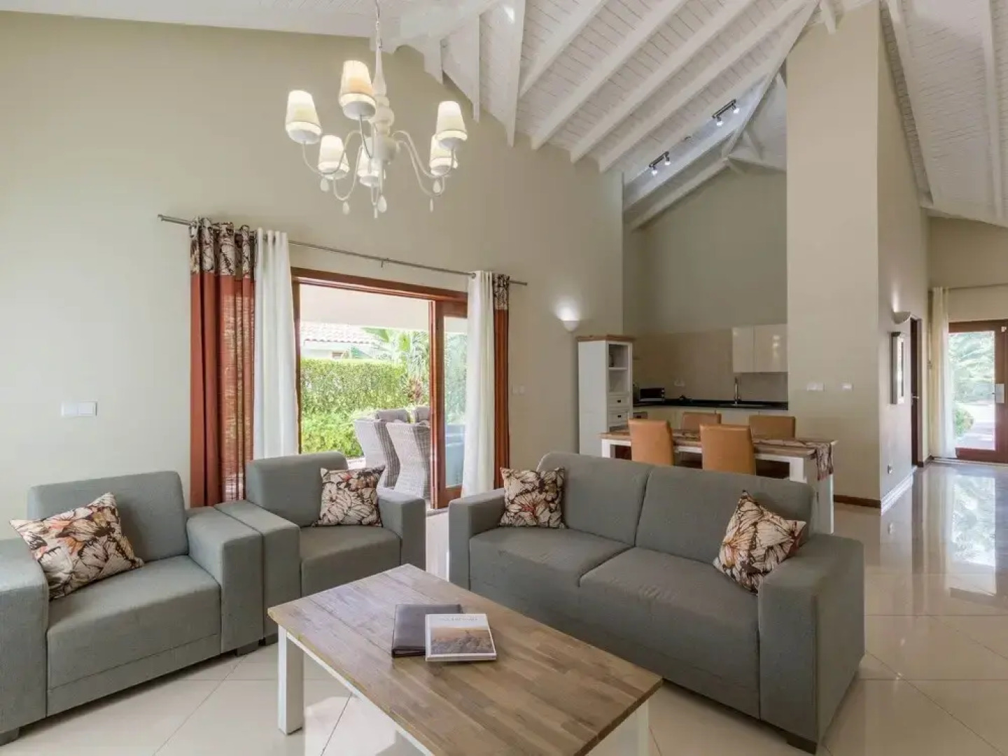 Modern Holiday Home Near Mambo Beach in Willemstad