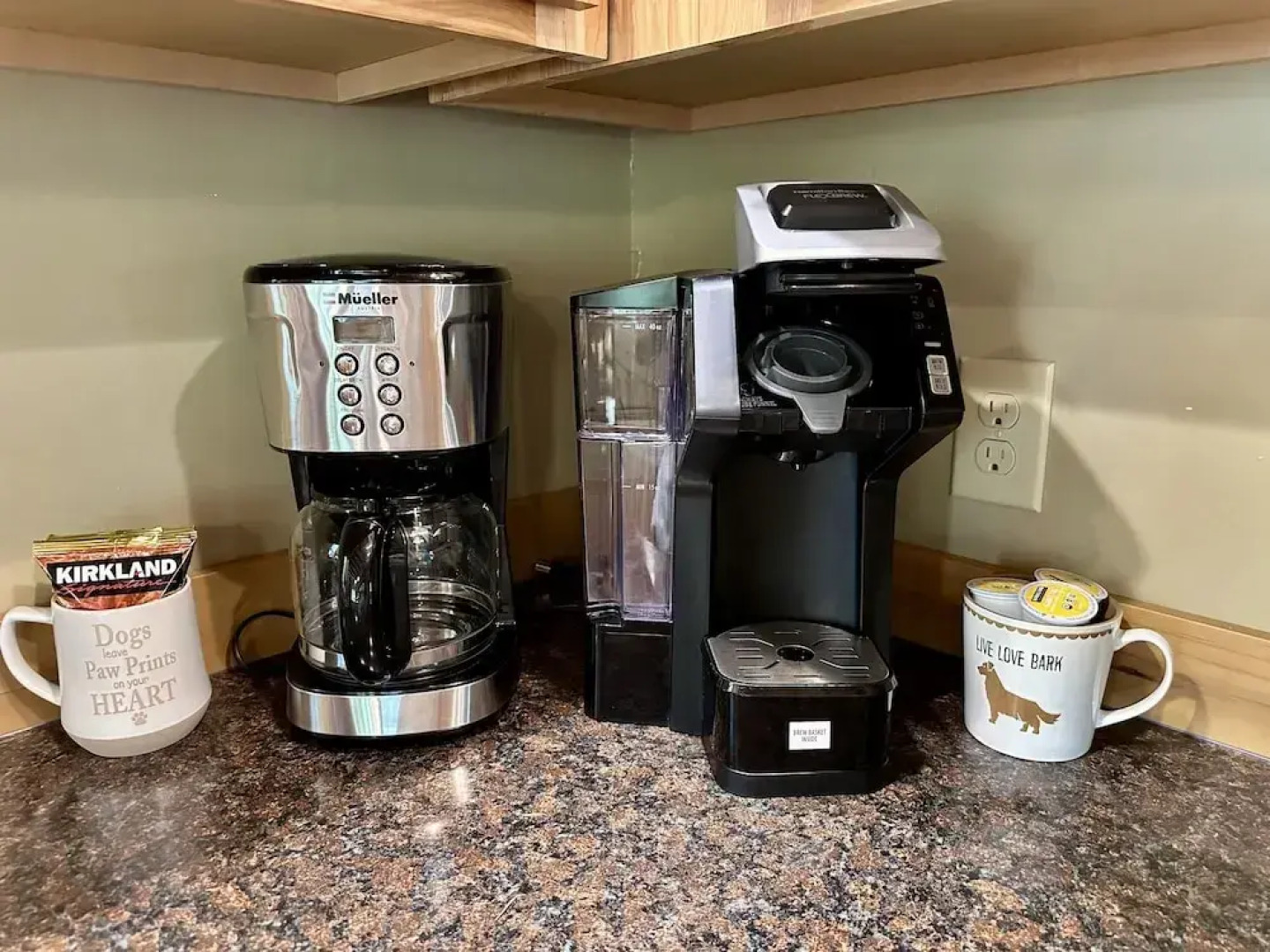 Paws In The Mountains 2 Bedroom Home by NW Comfy Cabins by RedAwning