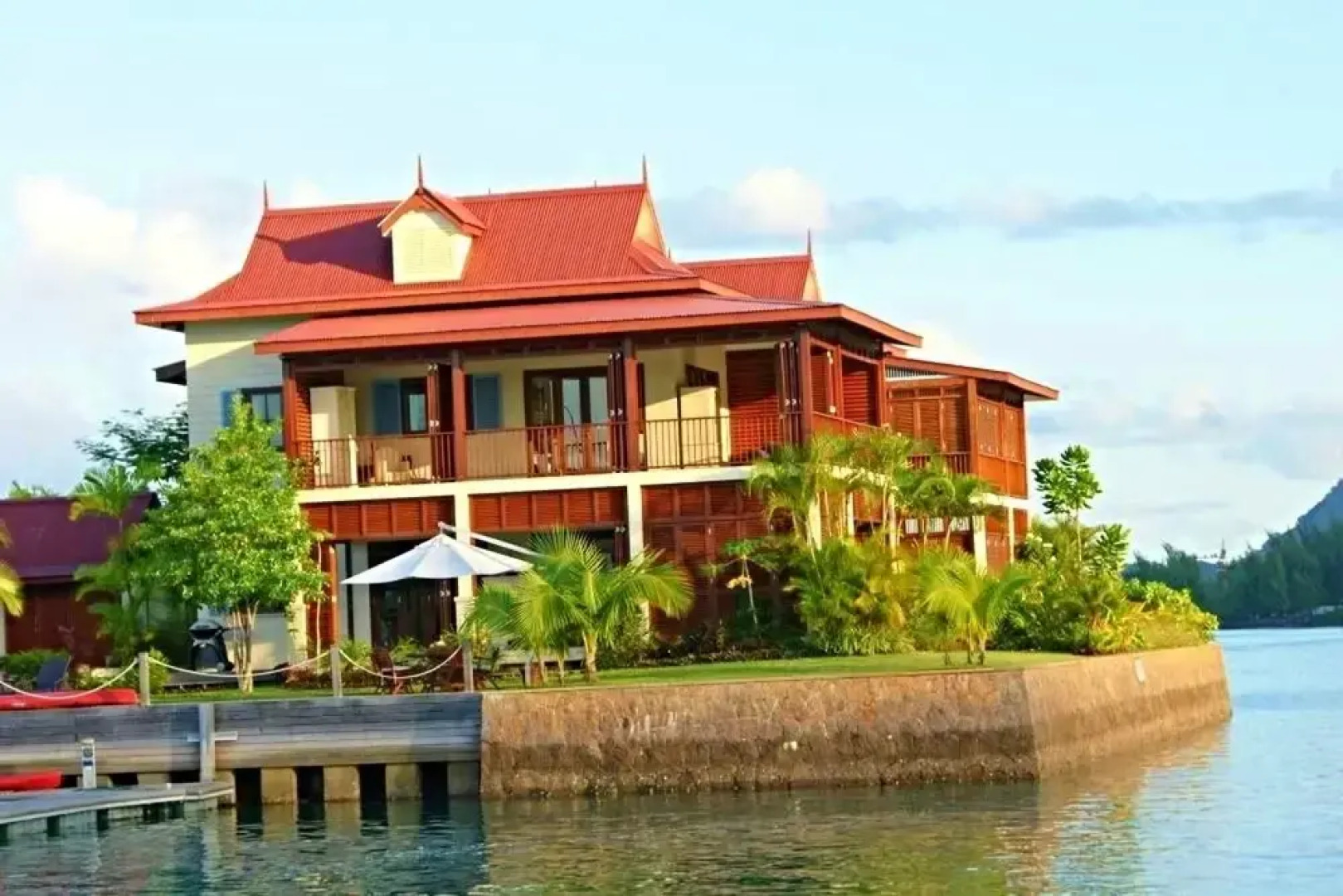 Eden Island, Beach front, Luxury, 3 Bed Ensuite, WiFi