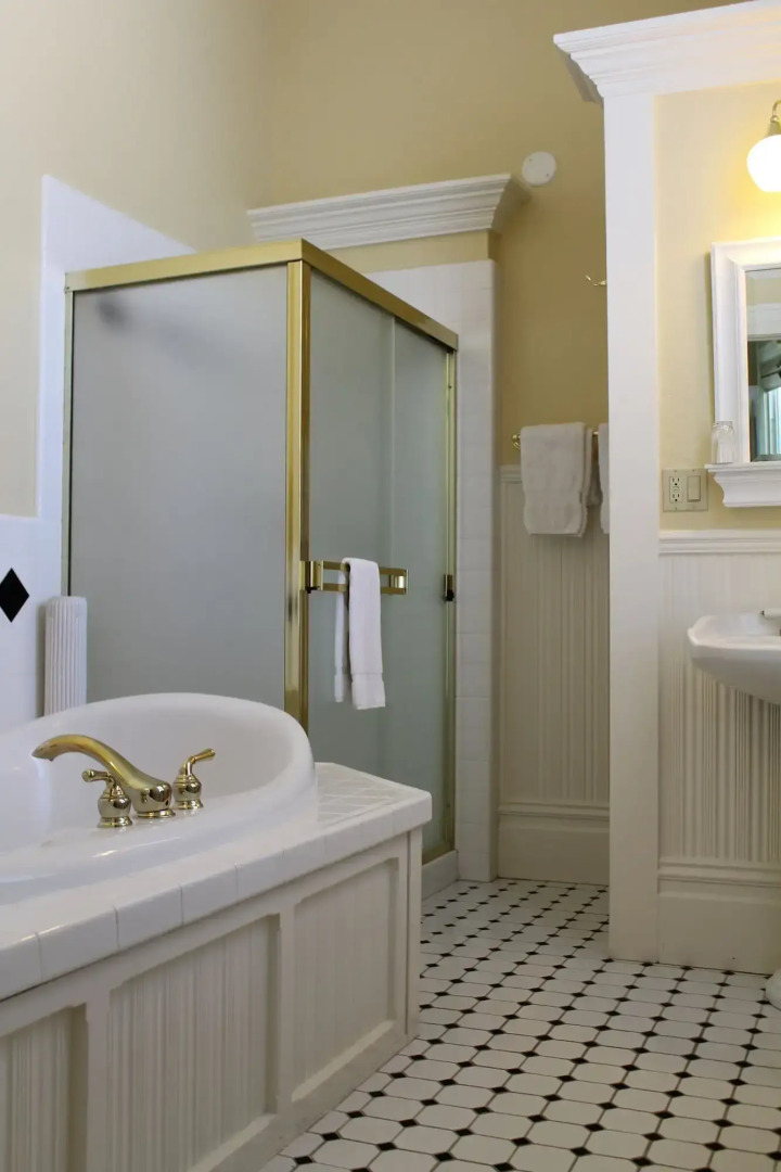 Healdsburg Inn on the Plaza, A Four Sisters Inn