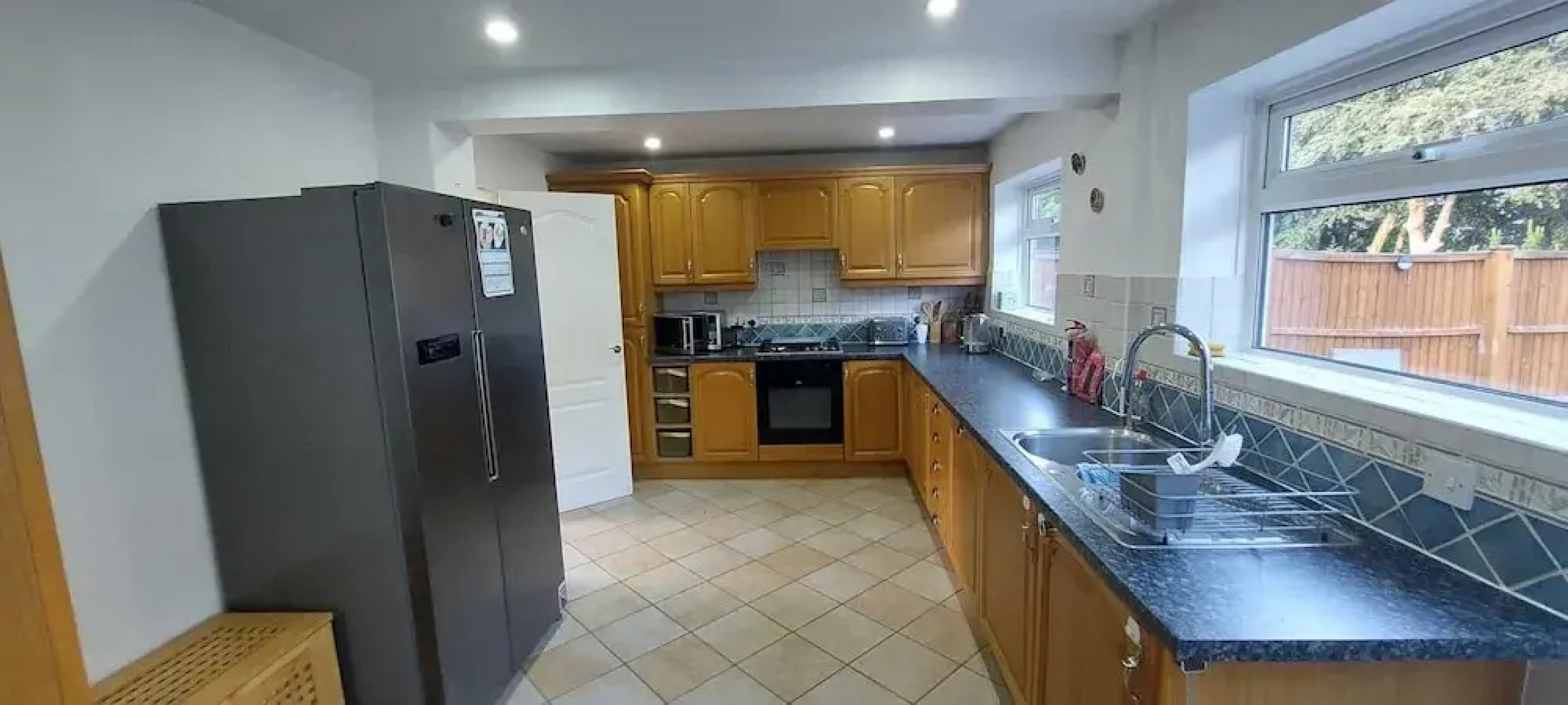 Luxury 5 Bedroom 2 BA House with Parking