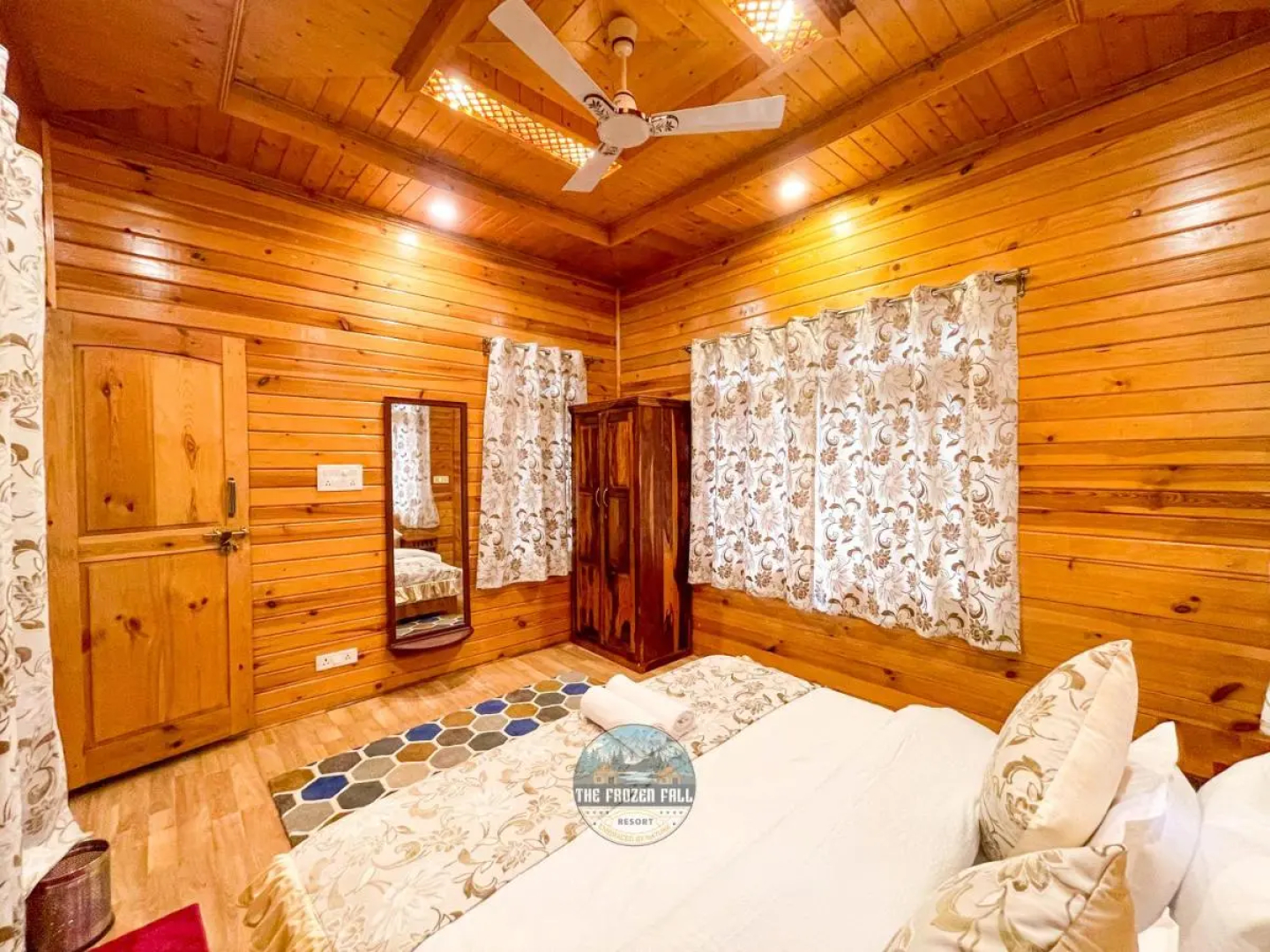 The FrozenFall Resort - Gulmarg