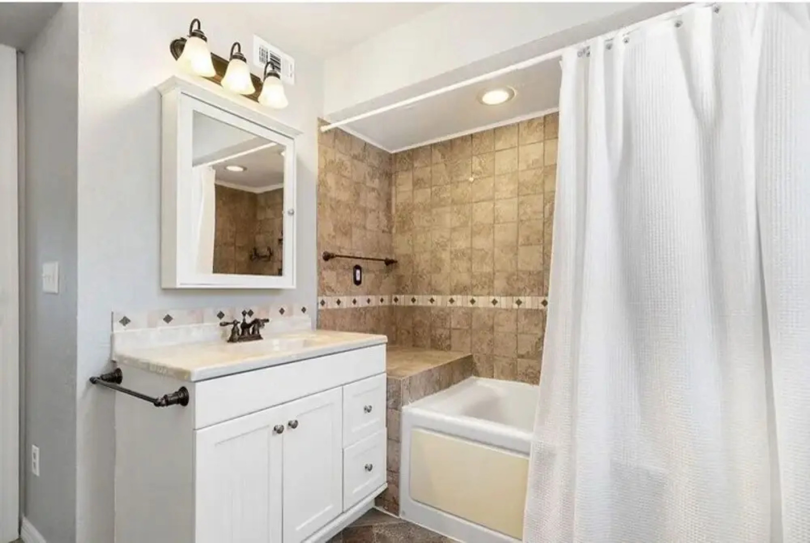 Family-friendly Pool Paradise Near Beaches 4 Bedroom Home