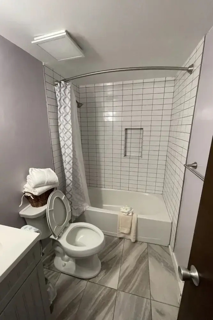 Briarcliff C_11 3 Bedroom Condo by RedAwning