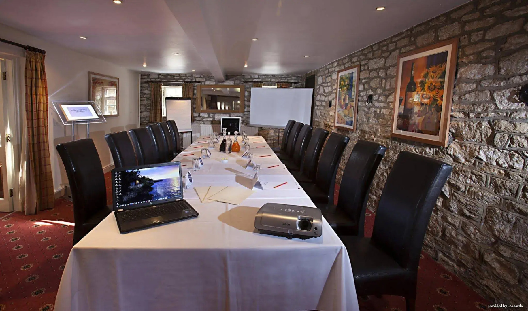 Pettifers Freehouse Hotel