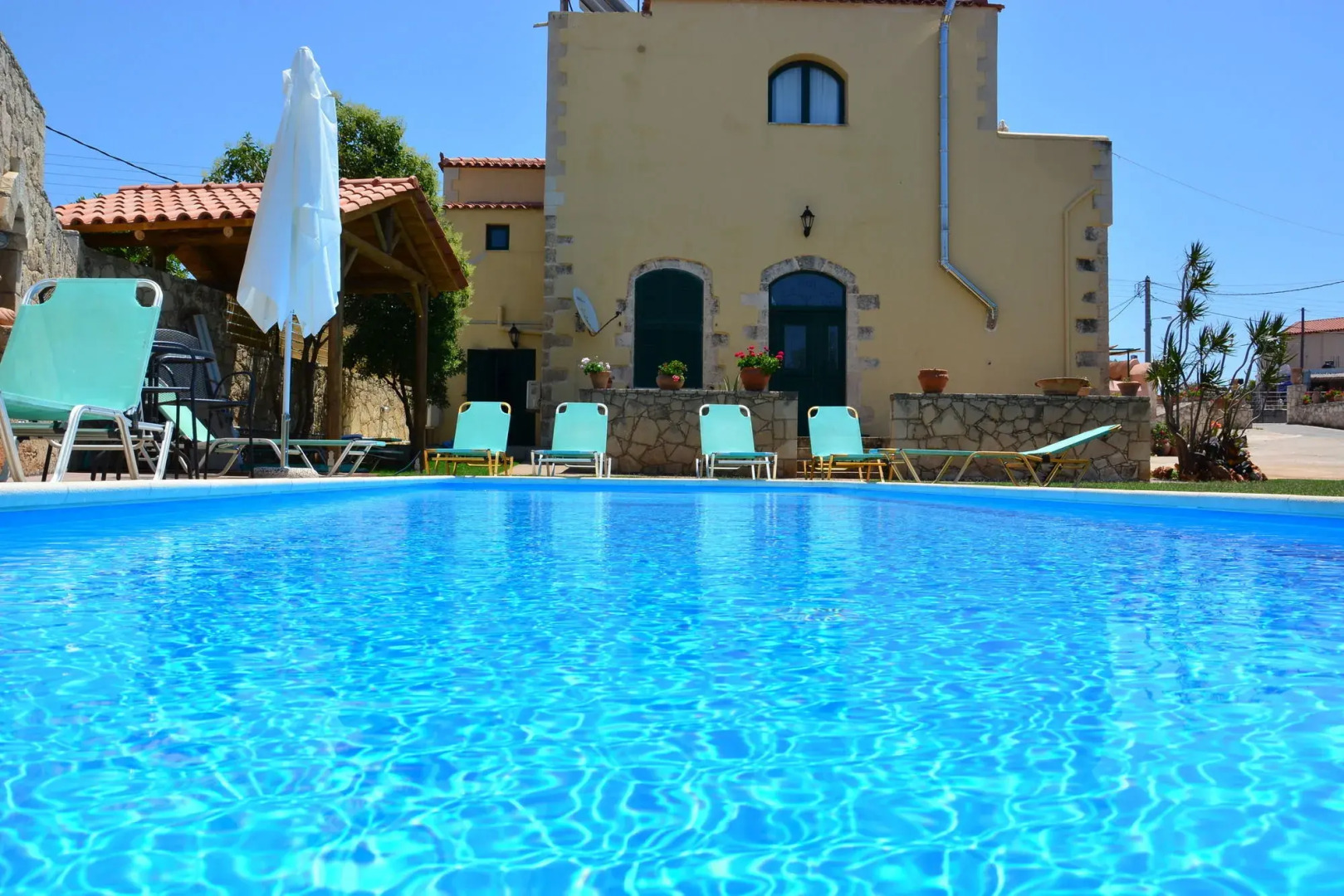 Skandalis Traditional Suites